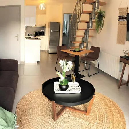 T2, Vue Lac, Climatise, Parking, Confort Appartement *